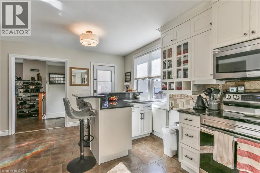 66 LISGAR Avenue