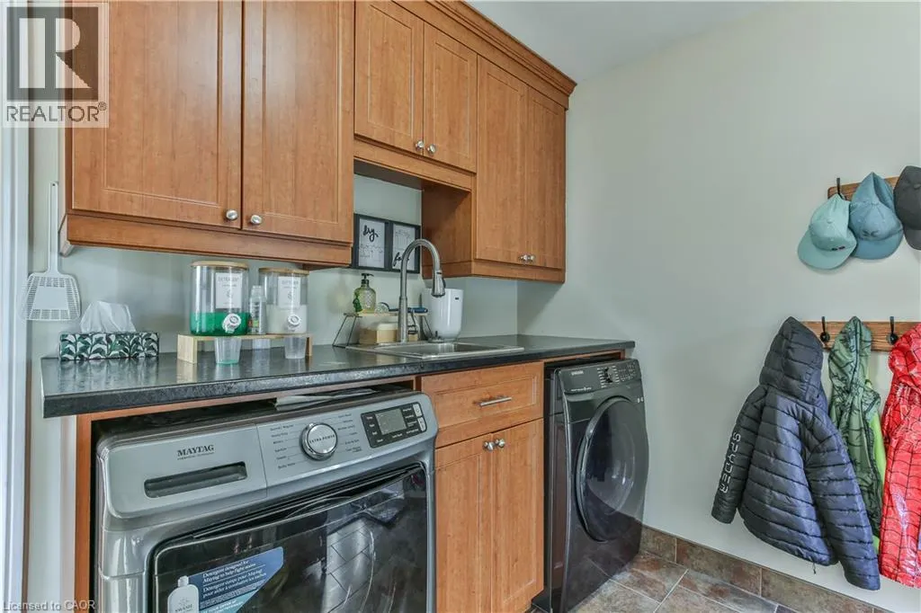 66 LISGAR Avenue