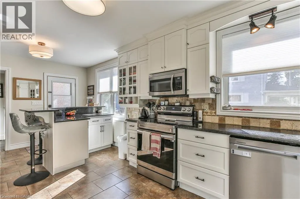 66 LISGAR Avenue