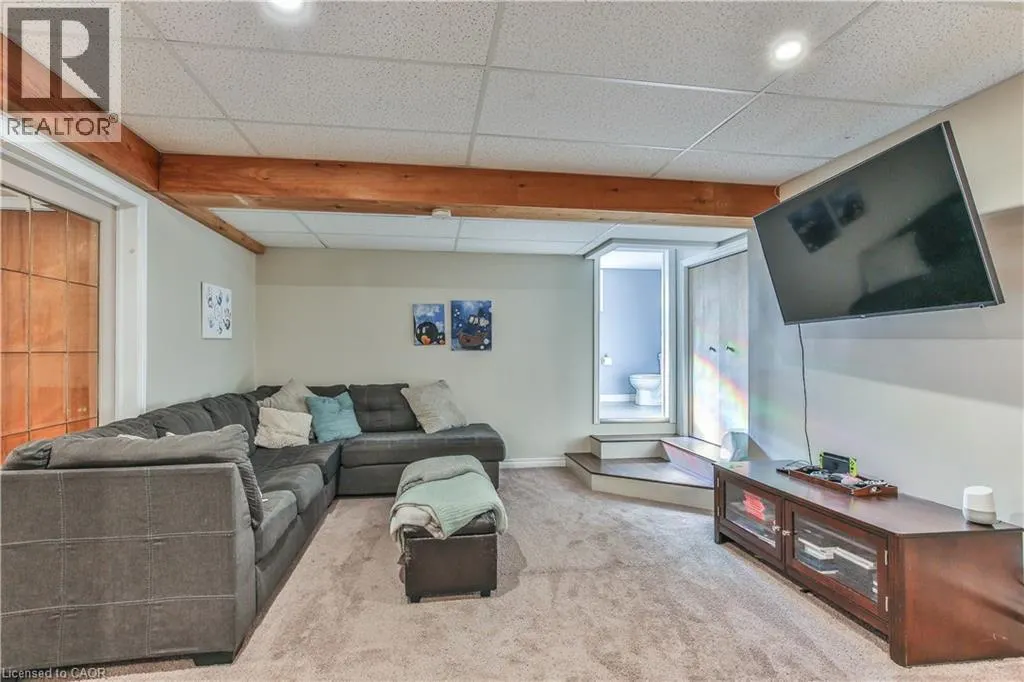 66 LISGAR Avenue