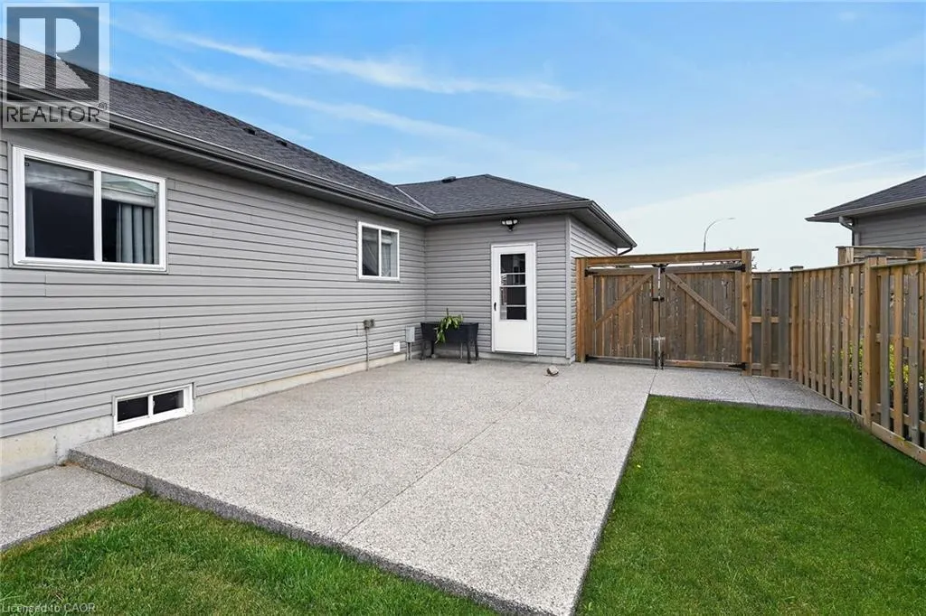 18 LINDA Crescent