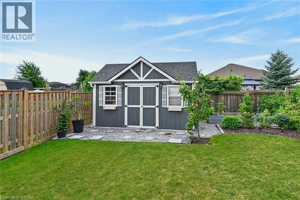 18 LINDA Crescent