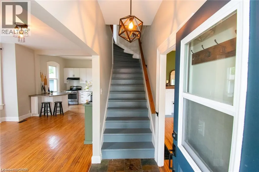 820 CEDAR Street