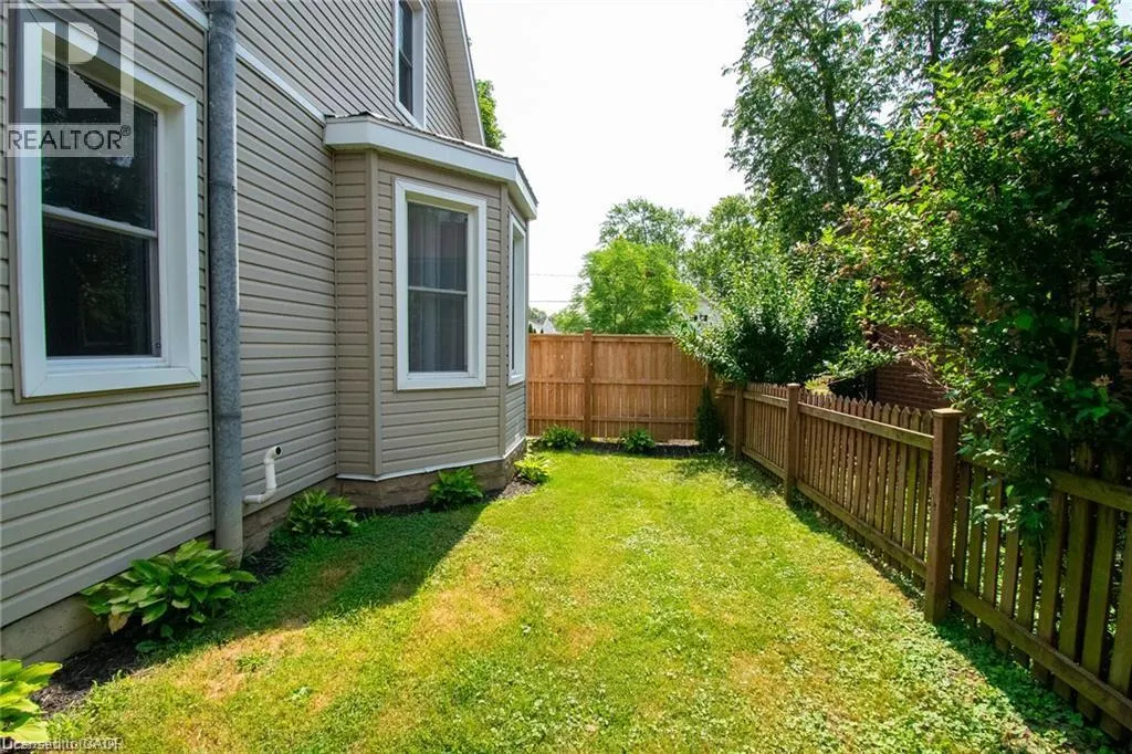 820 CEDAR Street