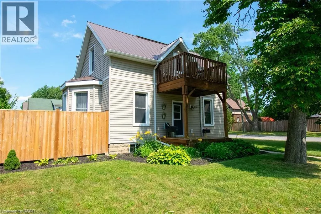 820 CEDAR Street