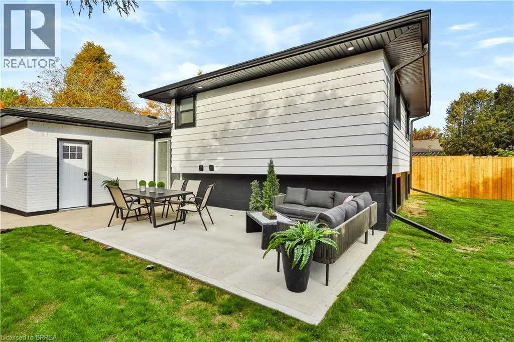 6 ADELAIDE Avenue