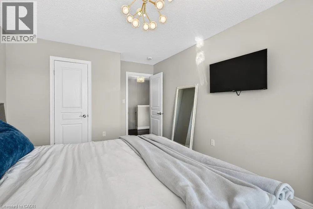 9 BLOOM Crescent