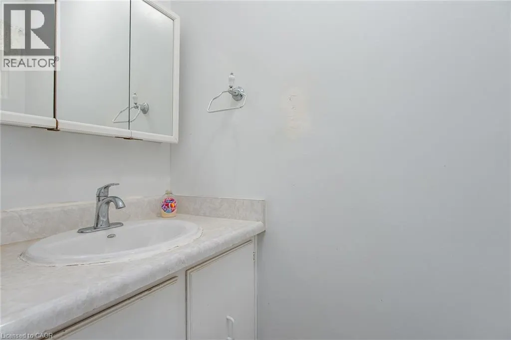 304 BLUEVALE Street N Unit# C #C