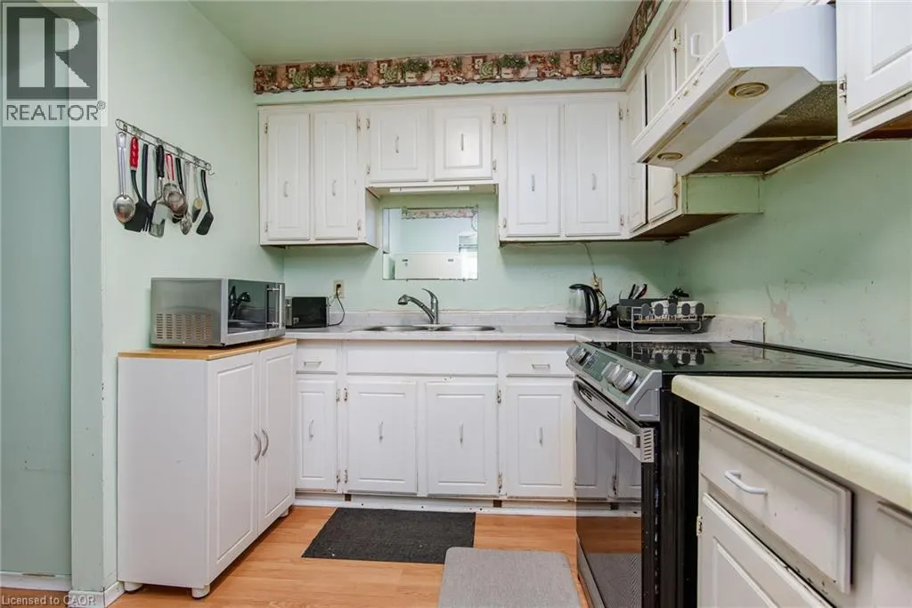 304 BLUEVALE Street N Unit# C #C