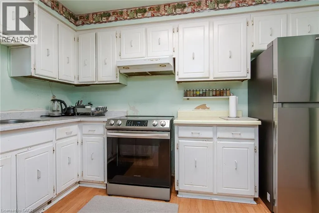 304 BLUEVALE Street N Unit# C #C