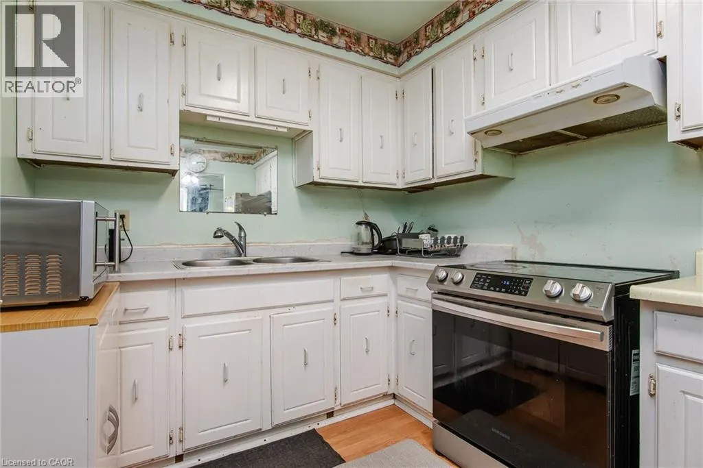304 BLUEVALE Street N Unit# C #C