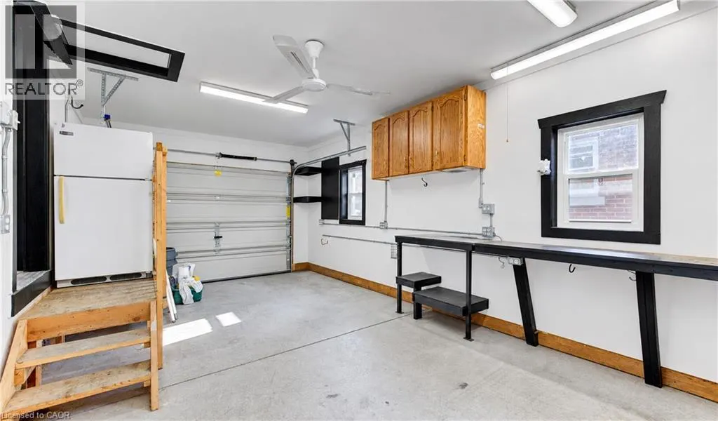 16 SNYDER Avenue S