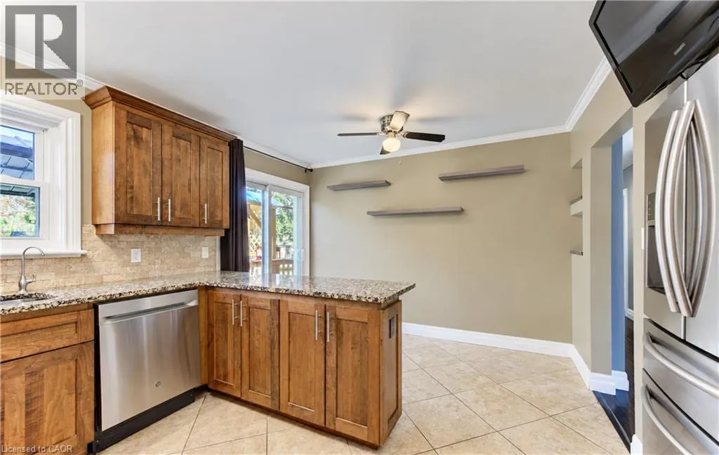 16 SNYDER Avenue S
