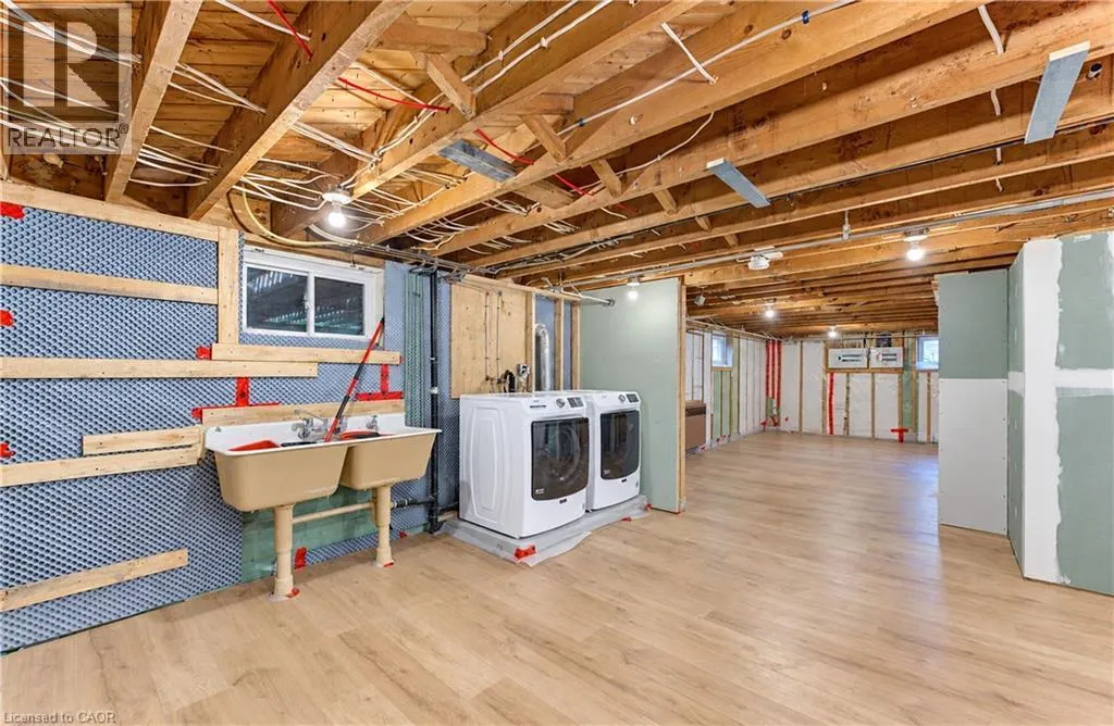 16 SNYDER Avenue S