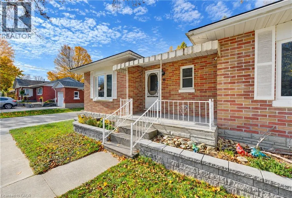 16 SNYDER Avenue S