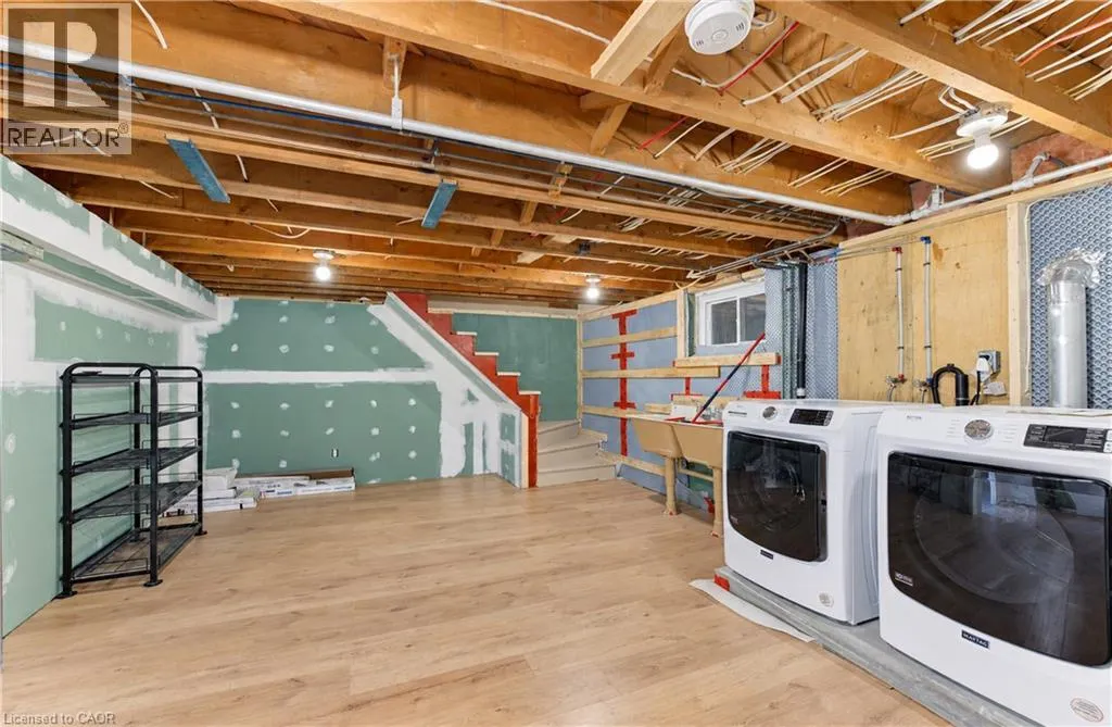 16 SNYDER Avenue S