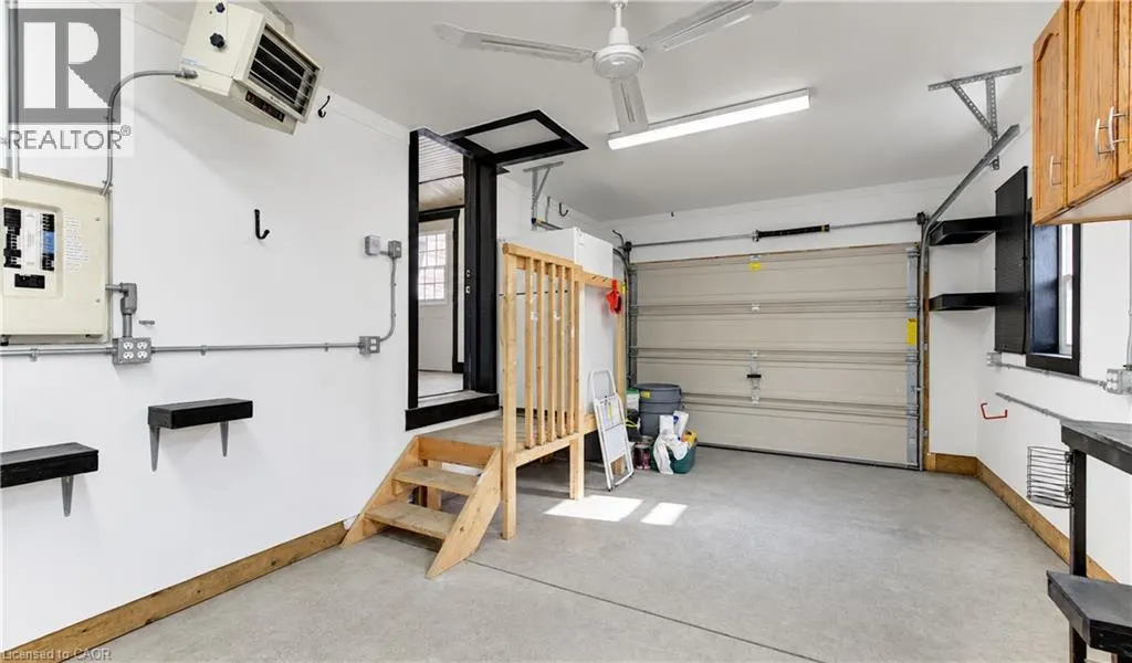 16 SNYDER Avenue S
