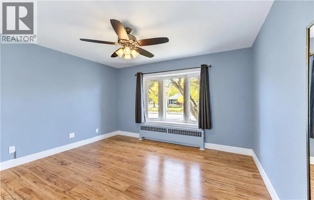 16 SNYDER Avenue S
