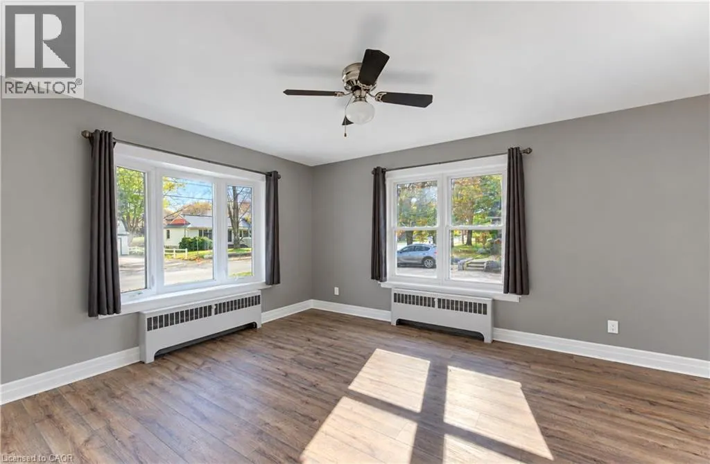 16 SNYDER Avenue S