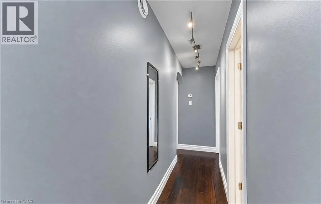 16 SNYDER Avenue S