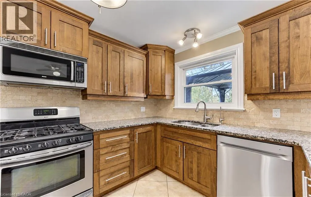 16 SNYDER Avenue S