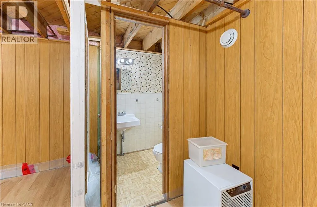 16 SNYDER Avenue S