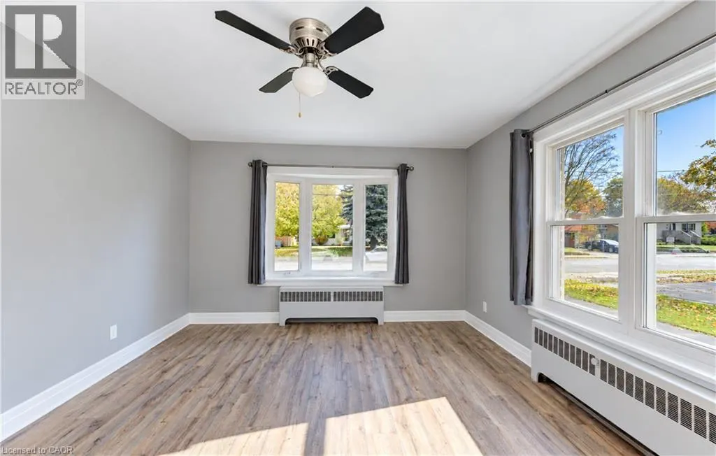 16 SNYDER Avenue S