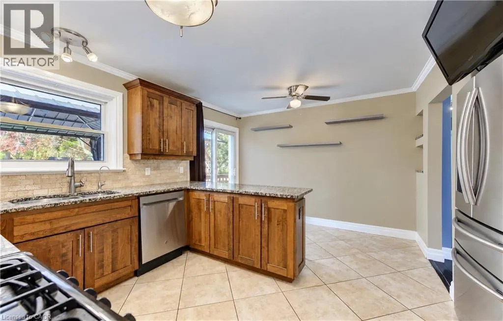 16 SNYDER Avenue S