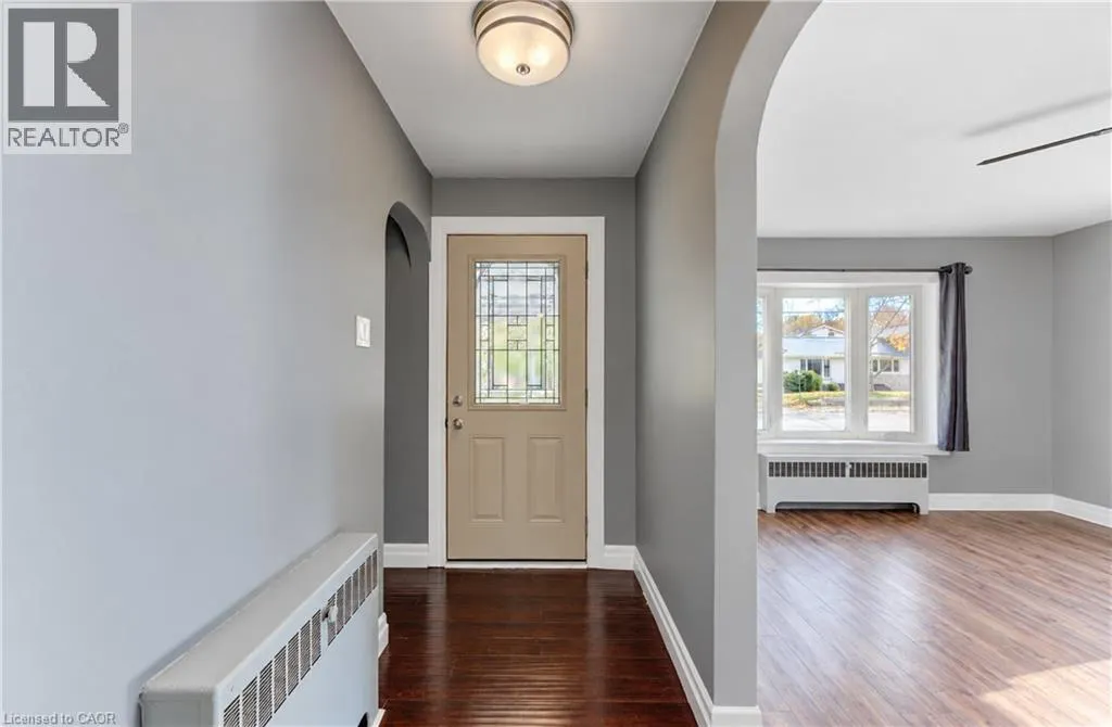 16 SNYDER Avenue S