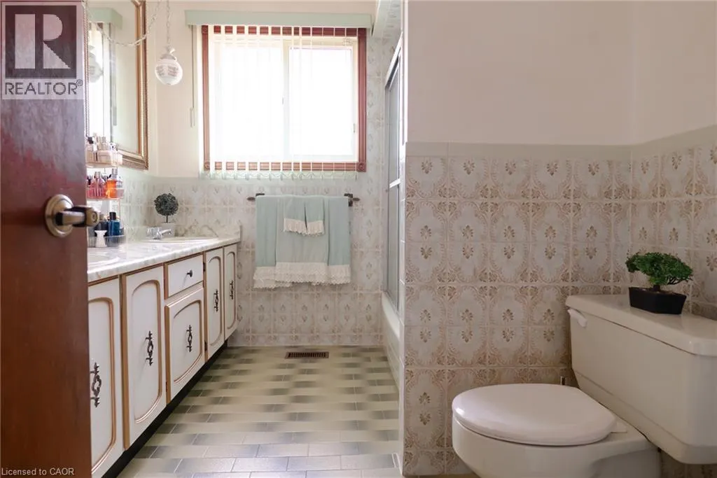 43 HENLEY Drive