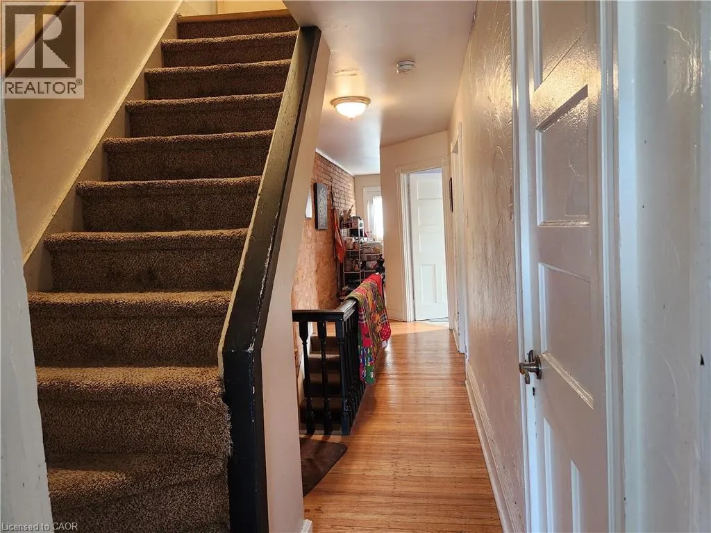 25 GLADSTONE Avenue