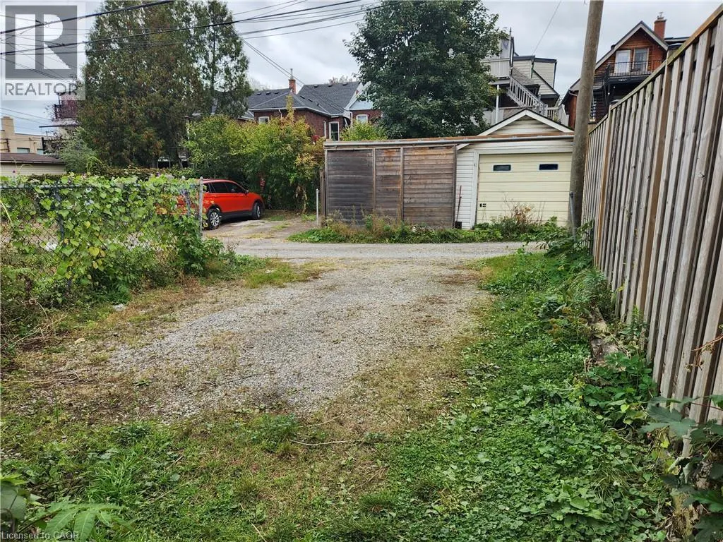25 GLADSTONE Avenue