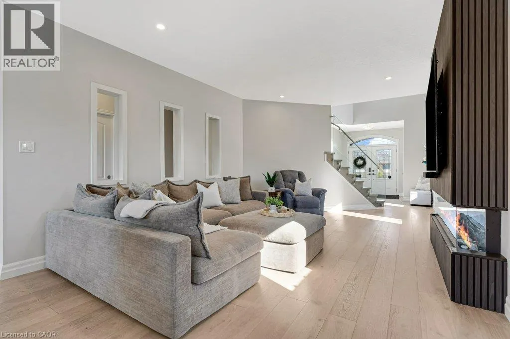 27 IRONGATE Drive