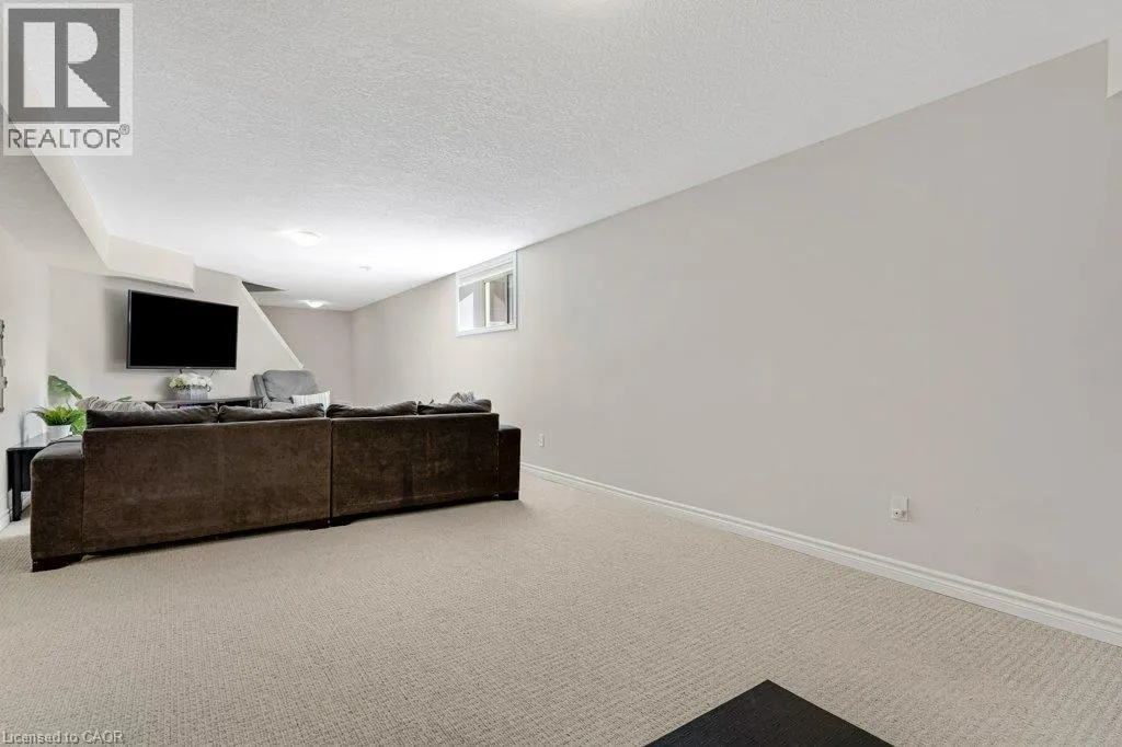 27 IRONGATE Drive