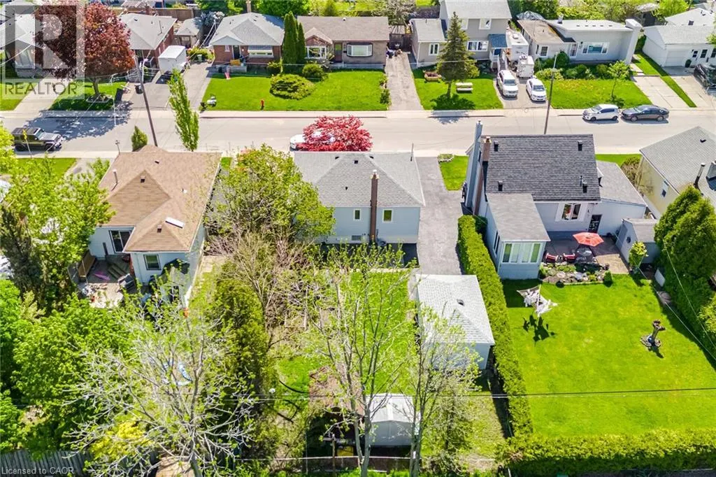 94 CLARENDON Avenue