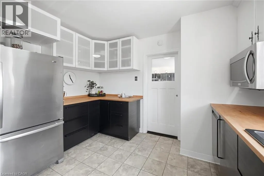 94 CLARENDON Avenue