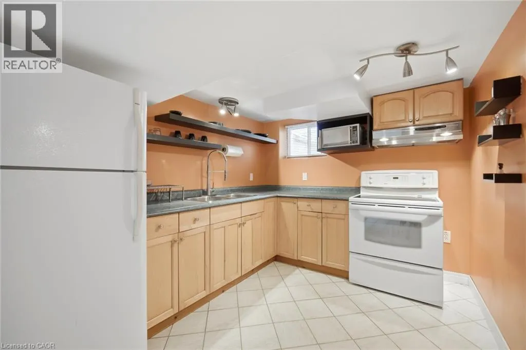 94 CLARENDON Avenue