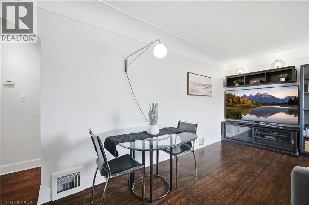 94 CLARENDON Avenue