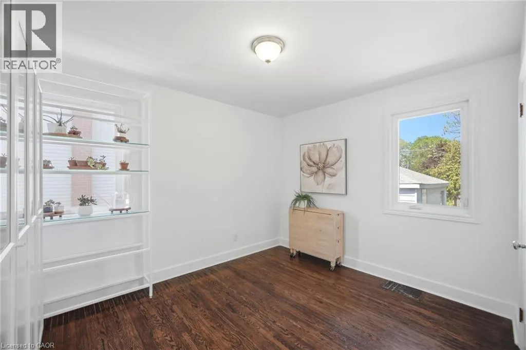 94 CLARENDON Avenue