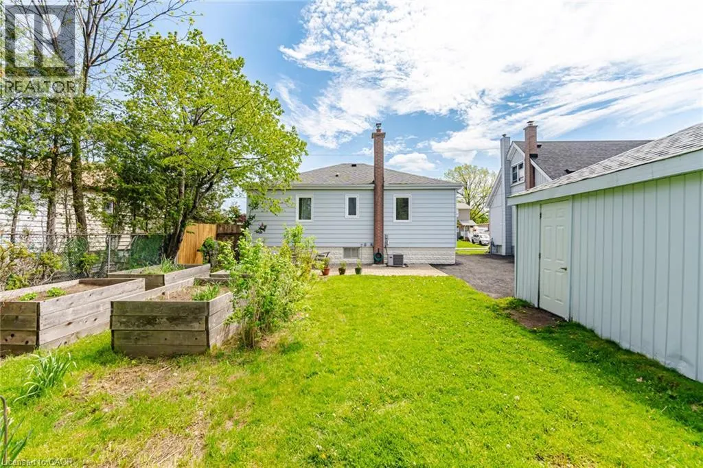 94 CLARENDON Avenue