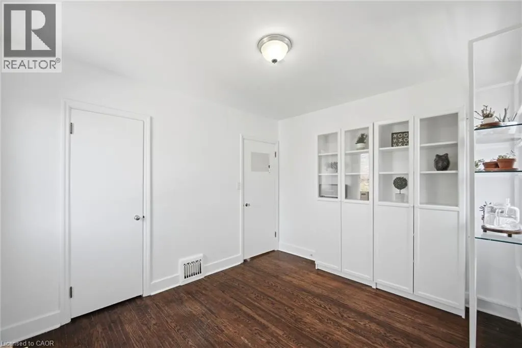 94 CLARENDON Avenue