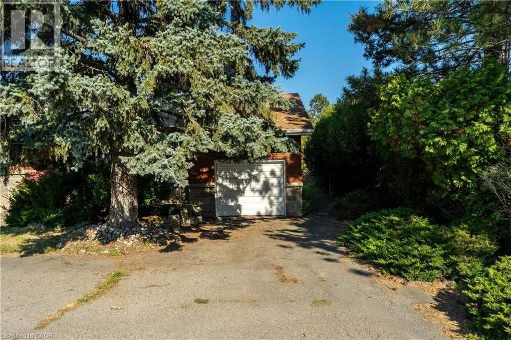 1023 NORTH SERVICE Road