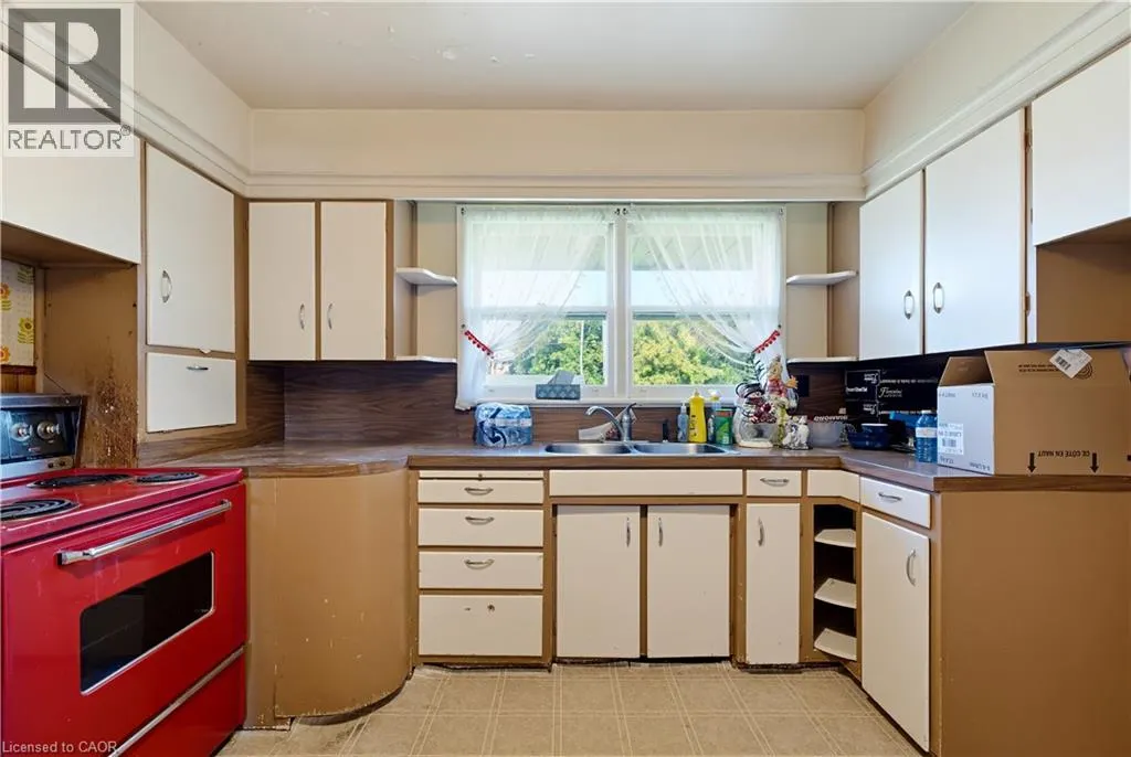 1023 NORTH SERVICE Road