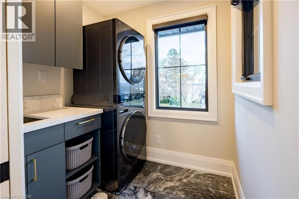 841 DANFORTH Place