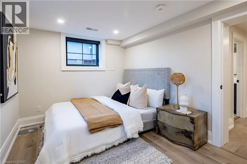 841 DANFORTH Place