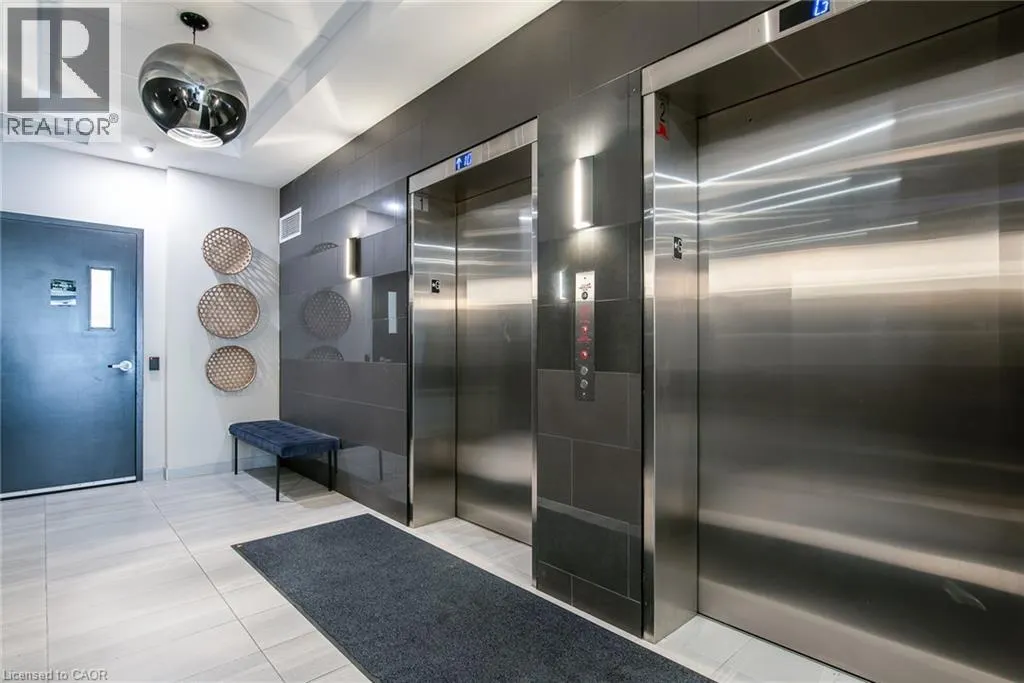 60 CHARLES Street W Unit# 307 #307
