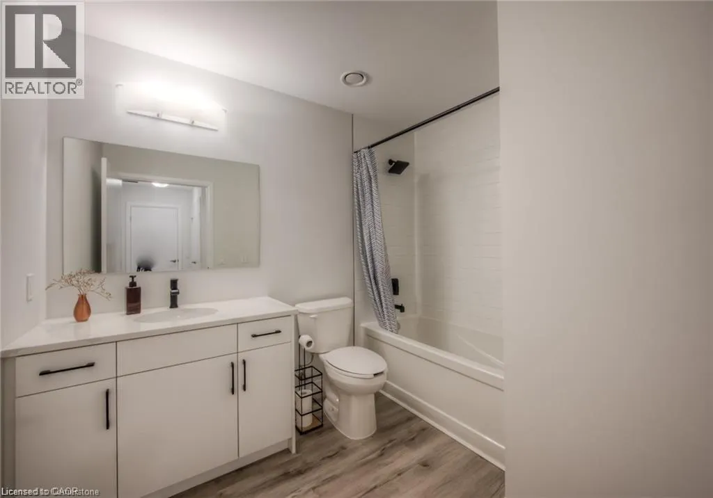 60 CHARLES Street W Unit# 307 #307
