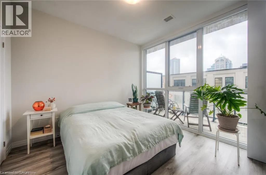 60 CHARLES Street W Unit# 307 #307