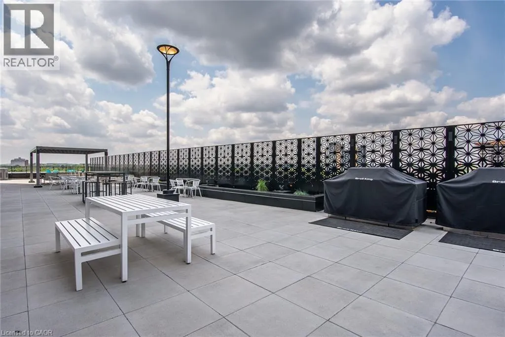 60 CHARLES Street W Unit# 307 #307