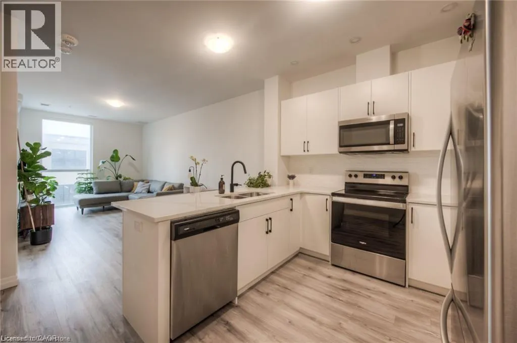 60 CHARLES Street W Unit# 307 #307